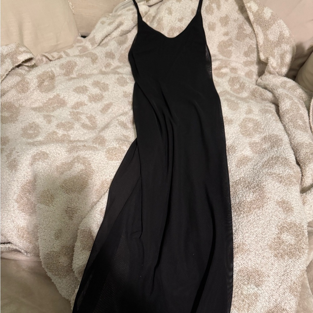 Black long women’s black dress.